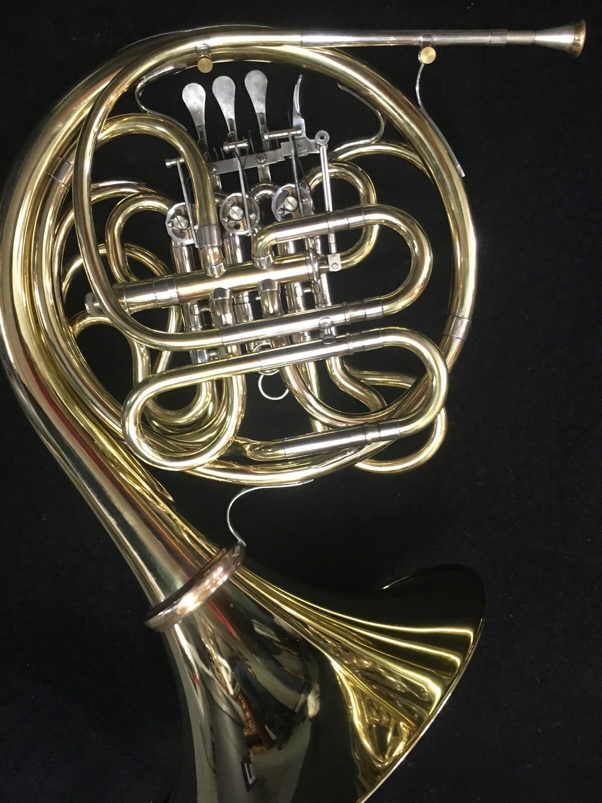 Piston horn